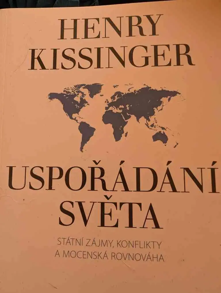 Obálka knihy Uspořádání světa od Henryho Kissingera
