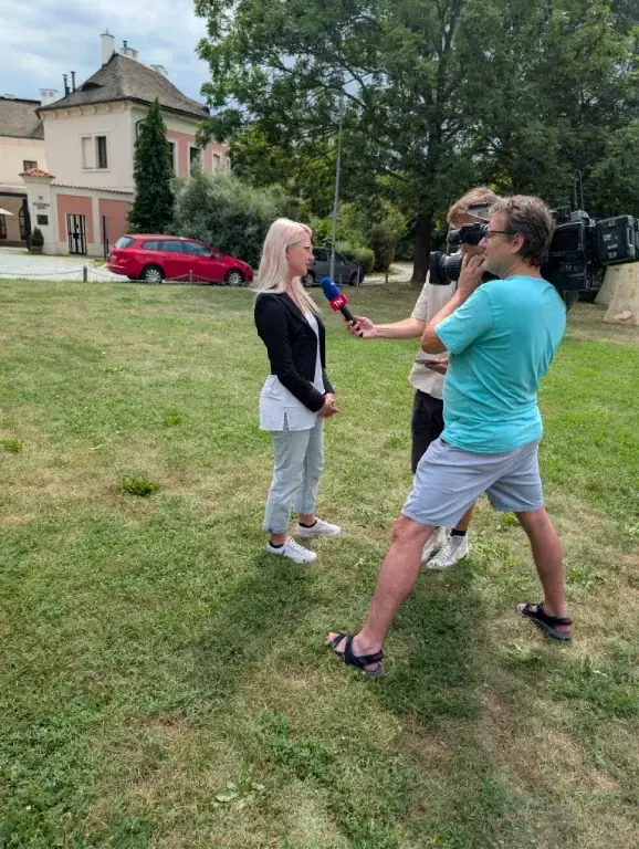 Vilém Štěpán Prokopík s mikrofonem TN během stáže